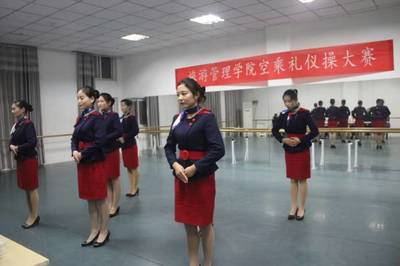旅游管理學(xué)院第一屆空乘禮儀操大賽圓滿落幕 專業(yè)攝影服務(wù)定格精彩瞬間